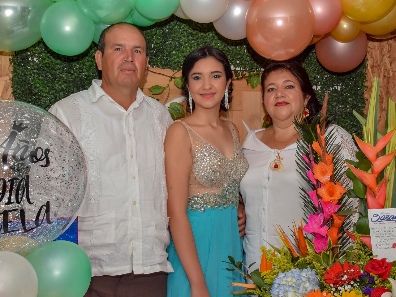 Junto a sus padres Oseas Escobar Prieto y Luz Mery Cubillos Serrato.